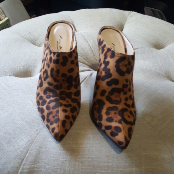 Shoes - Picture 2 of 4